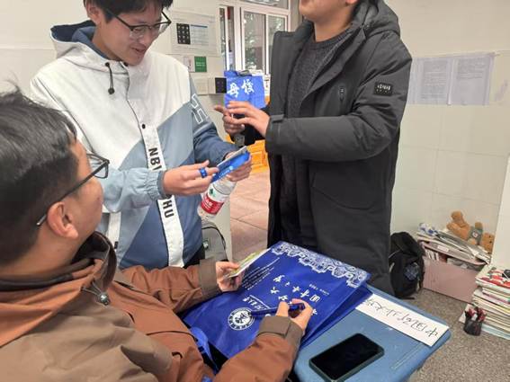 太阳成官方网站的咨询处络绎不绝